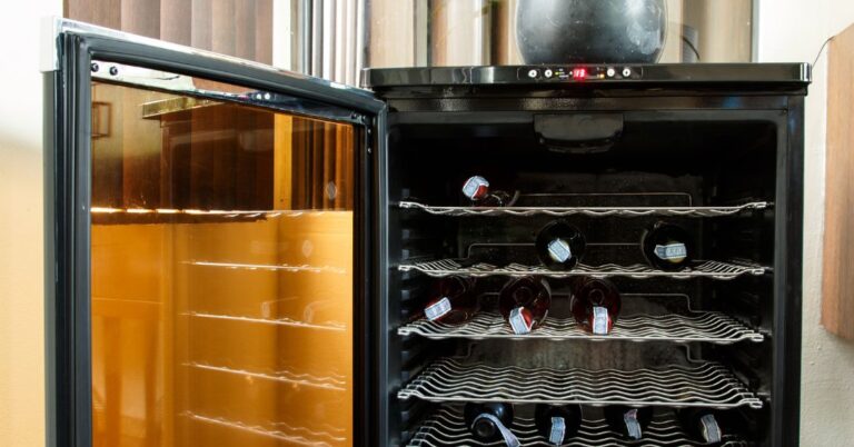 Conserto de Adega Climatizada em Gravataí | Assistência Perto de Mim Ruídos altos ou vibração excessiva